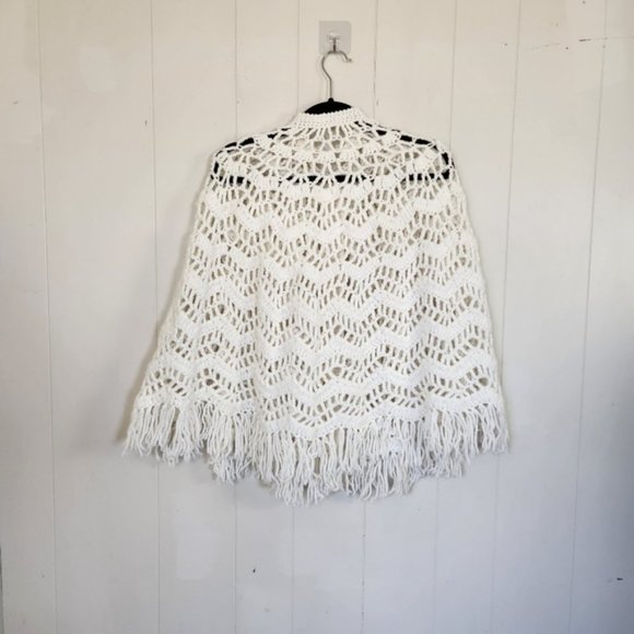 Vintage Crochet Shawl Poncho 70s Witchy Boho bohemian Cottagecore White Fringe - Picture 6 of 8
